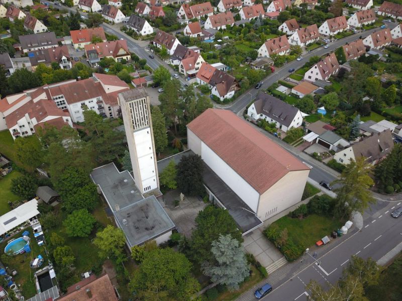 Datei:Kirchturm-Kirche-Luftbild-St-Wunibald.JPG